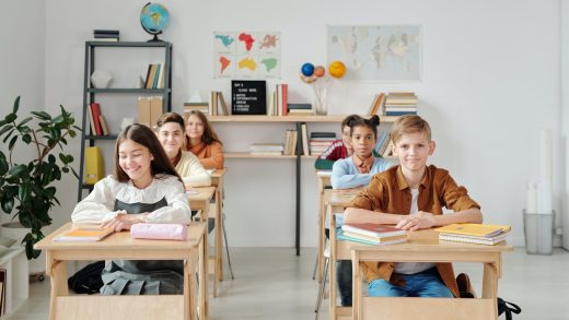 A stepping stone to world-famous schools! Chinese children are taking the A-level Chinese exam, it is too bad not to learn!