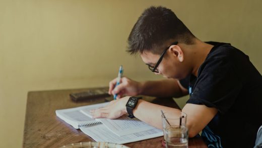 在线学中文遇到困难就“逃跑”？家长可以试试这几招￼